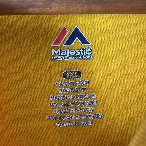 Majestic KC Chiefs Yellow Arrowhead Graphic Shirt / Size 1XL - Picture 3 of 4